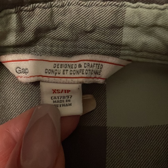 Gap XS plaid button up - Picture 2 of 4